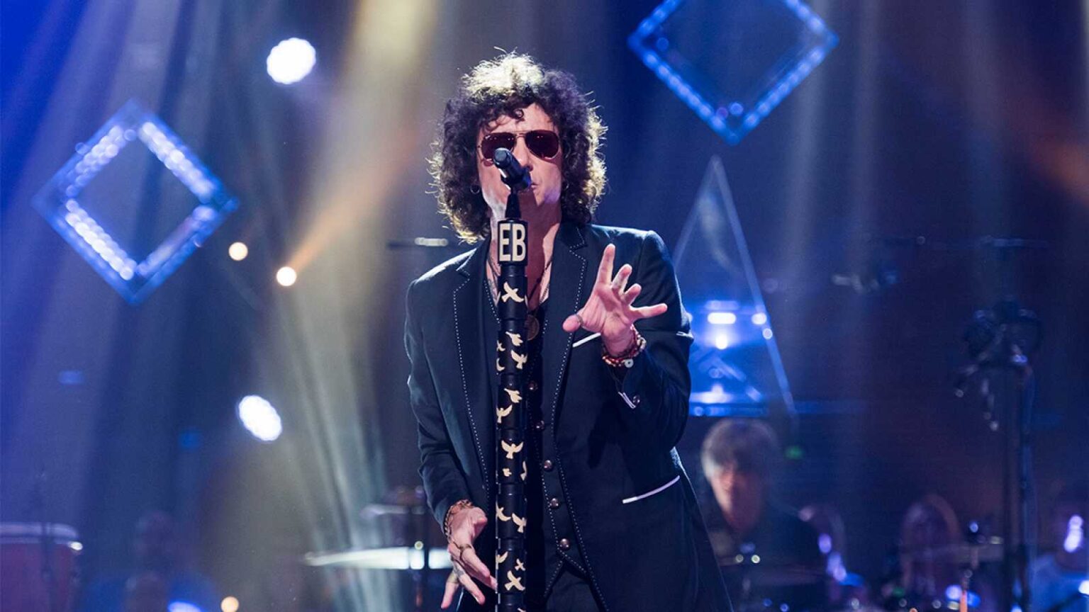Enrique Bunbury contra la ausencia de música en vivo en televisión (aquí, allá y en todas partes)