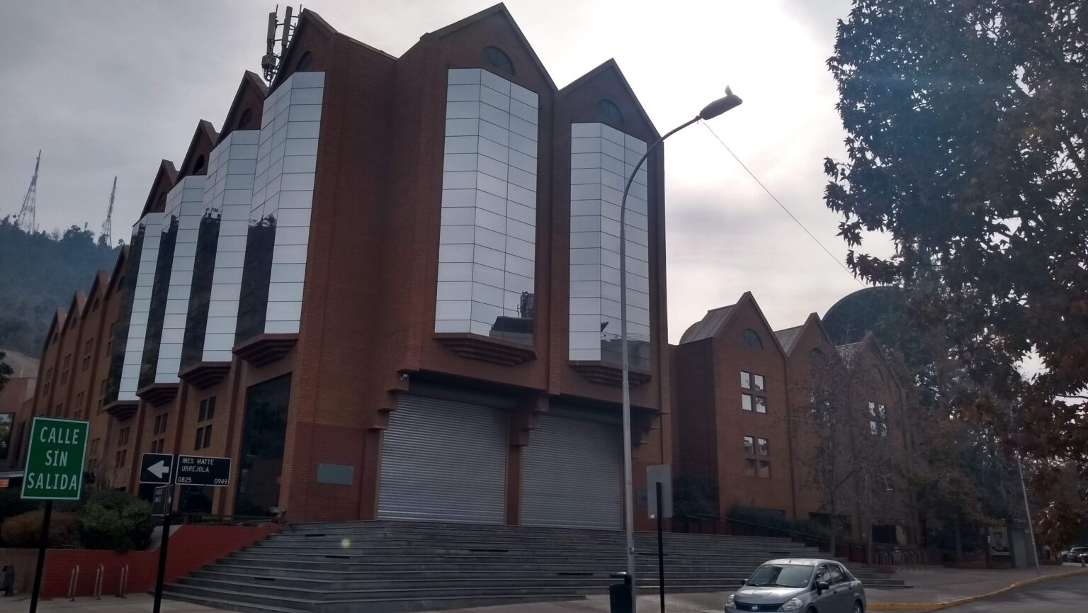 Ante bajo rating de “Rio Oscuro”: Canal 13 convierte “Amor a la Catalán” en nocturna