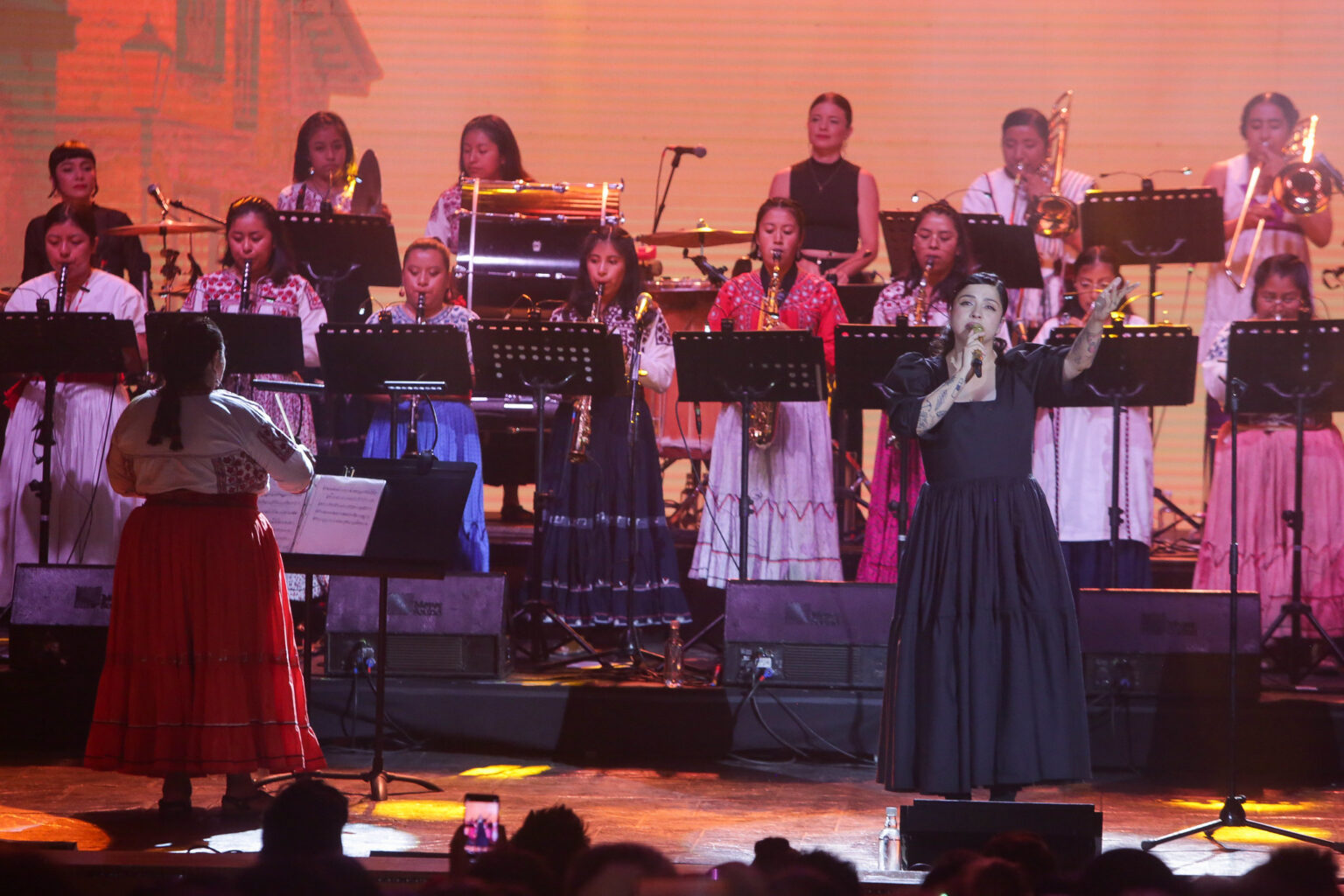 No se podía esperar menos: Mon Laferte y Mujeres de Viento Florido encantaron al Festival de Olmué