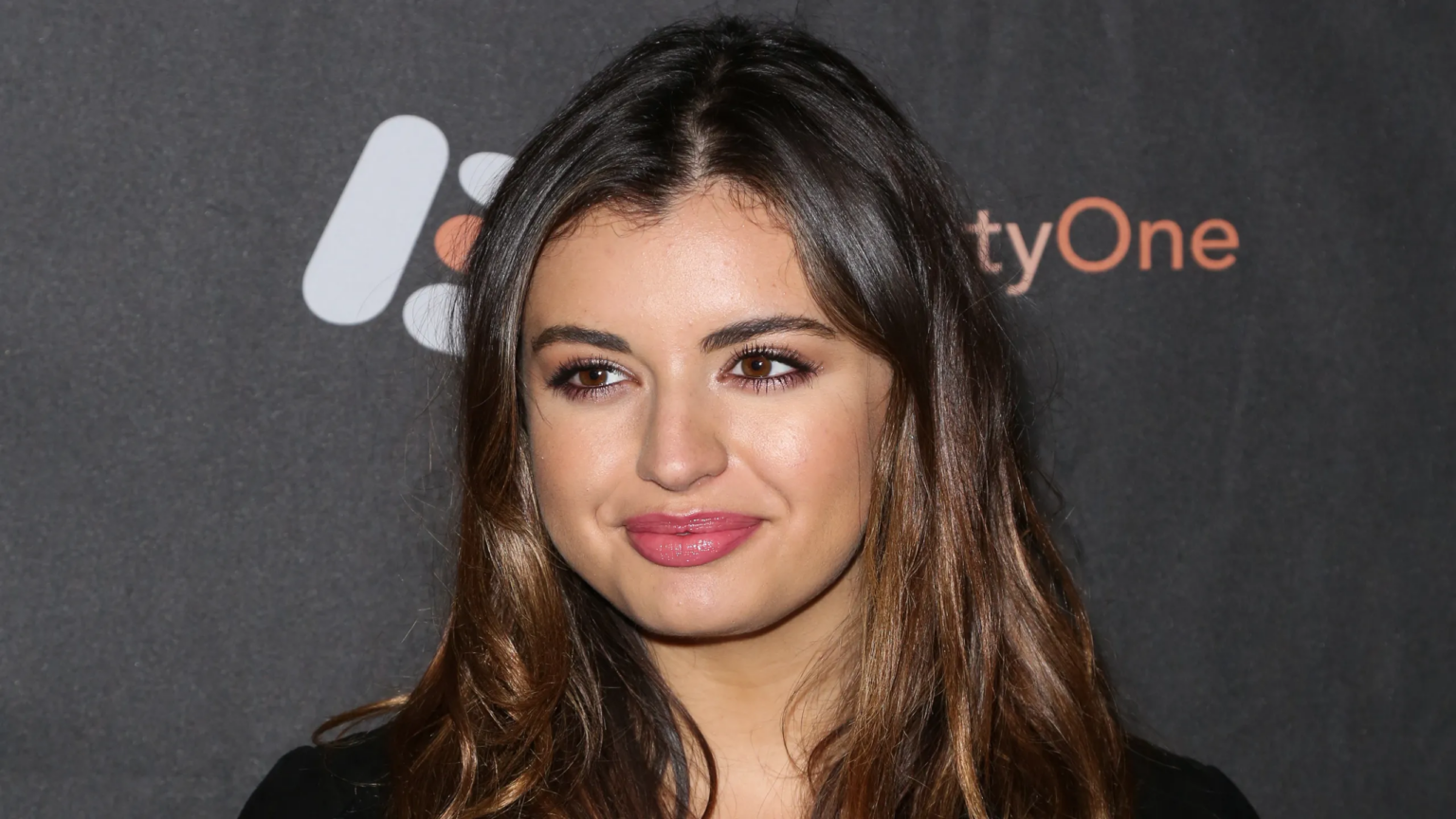 ¿Se acuerdan de “Friday”?: Su intérprete Rebecca Black se apronta para lanzar su primer disco