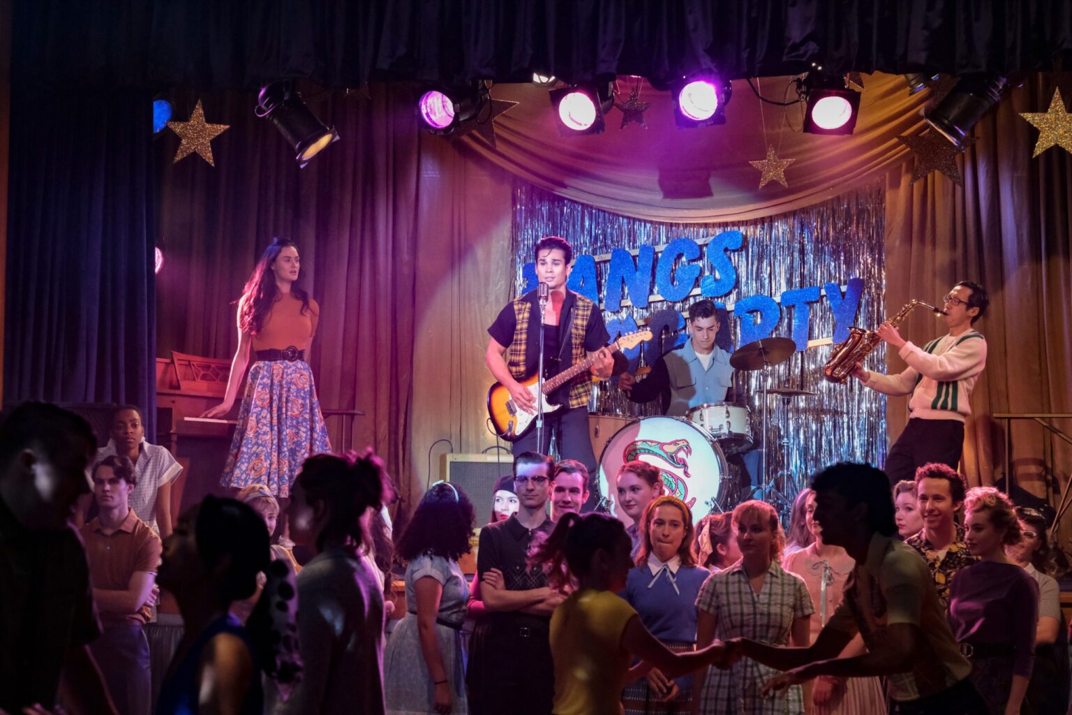 La temporada final de Riverdale concluye con un salvaje viaje a la década del cincuenta en Warner Channel