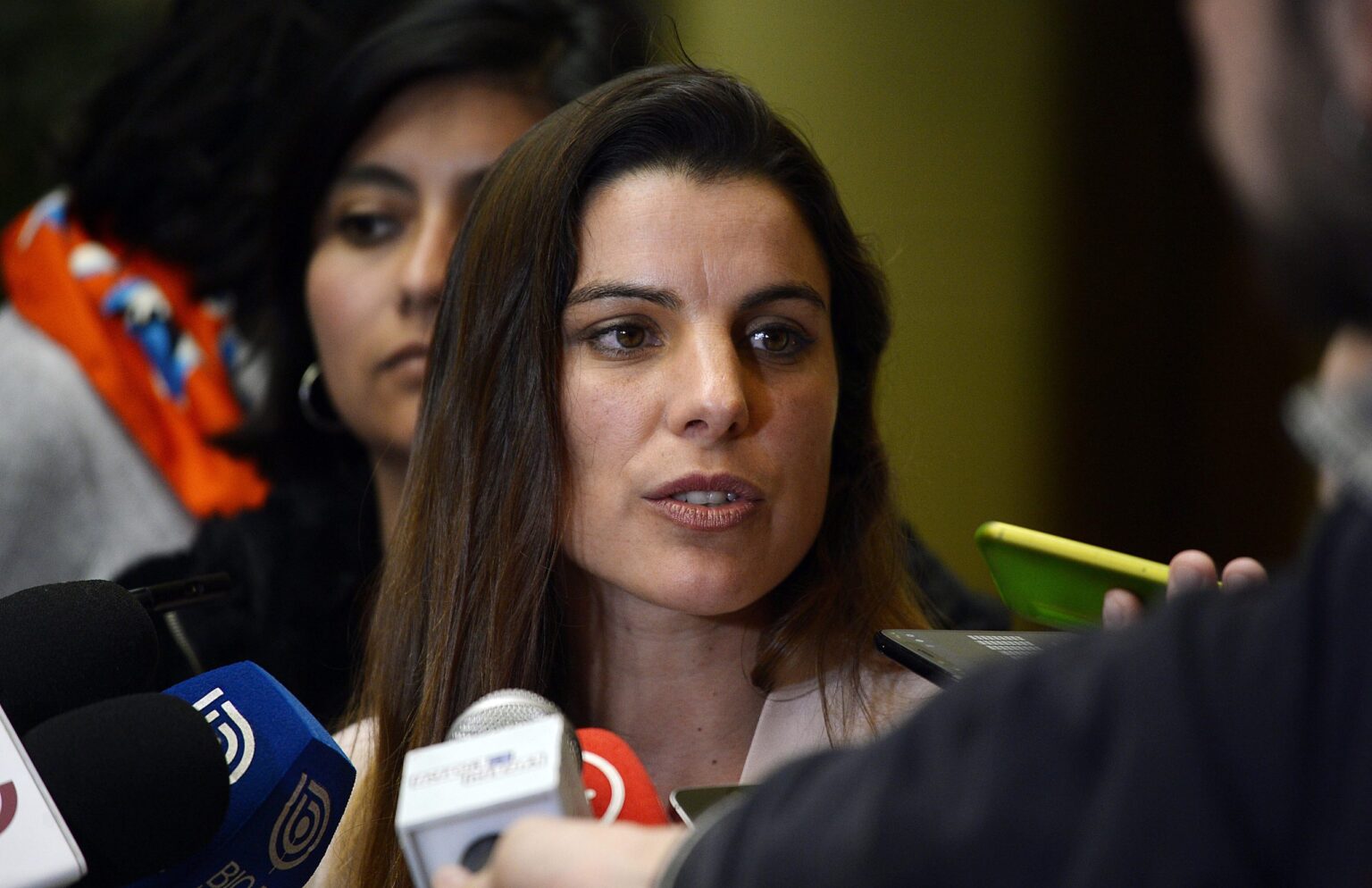 Grupo de parlamentarias expresa su apoyo a Maite Orsini tras ataques digitales por hostigamientos de Daniela Aránguiz