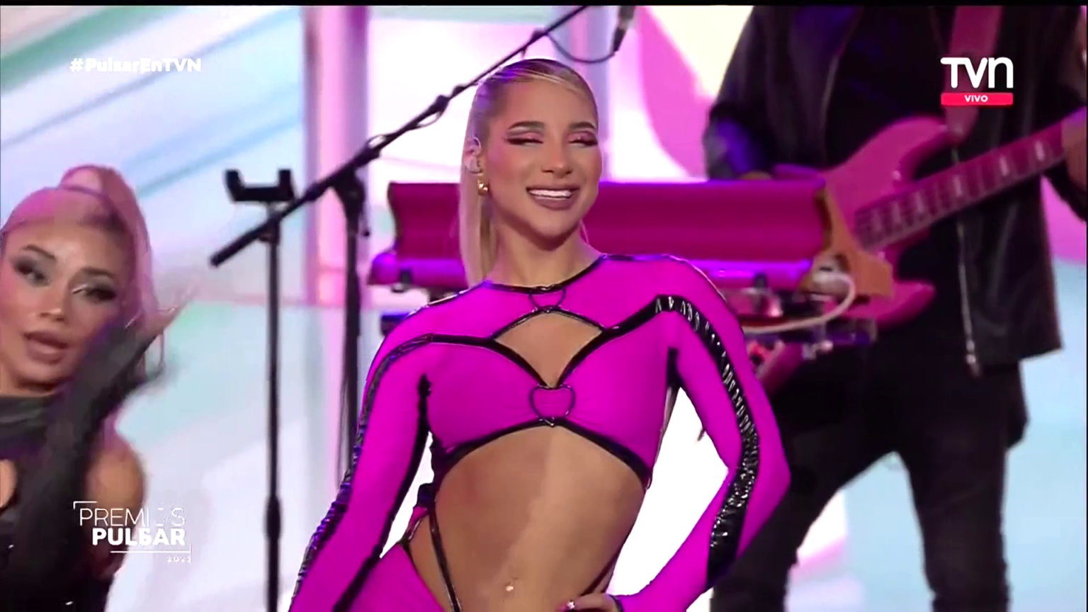 Princesa Alba demostró su poderío en los Premios Pulsar junto a Supernova y presentando su nuevo single