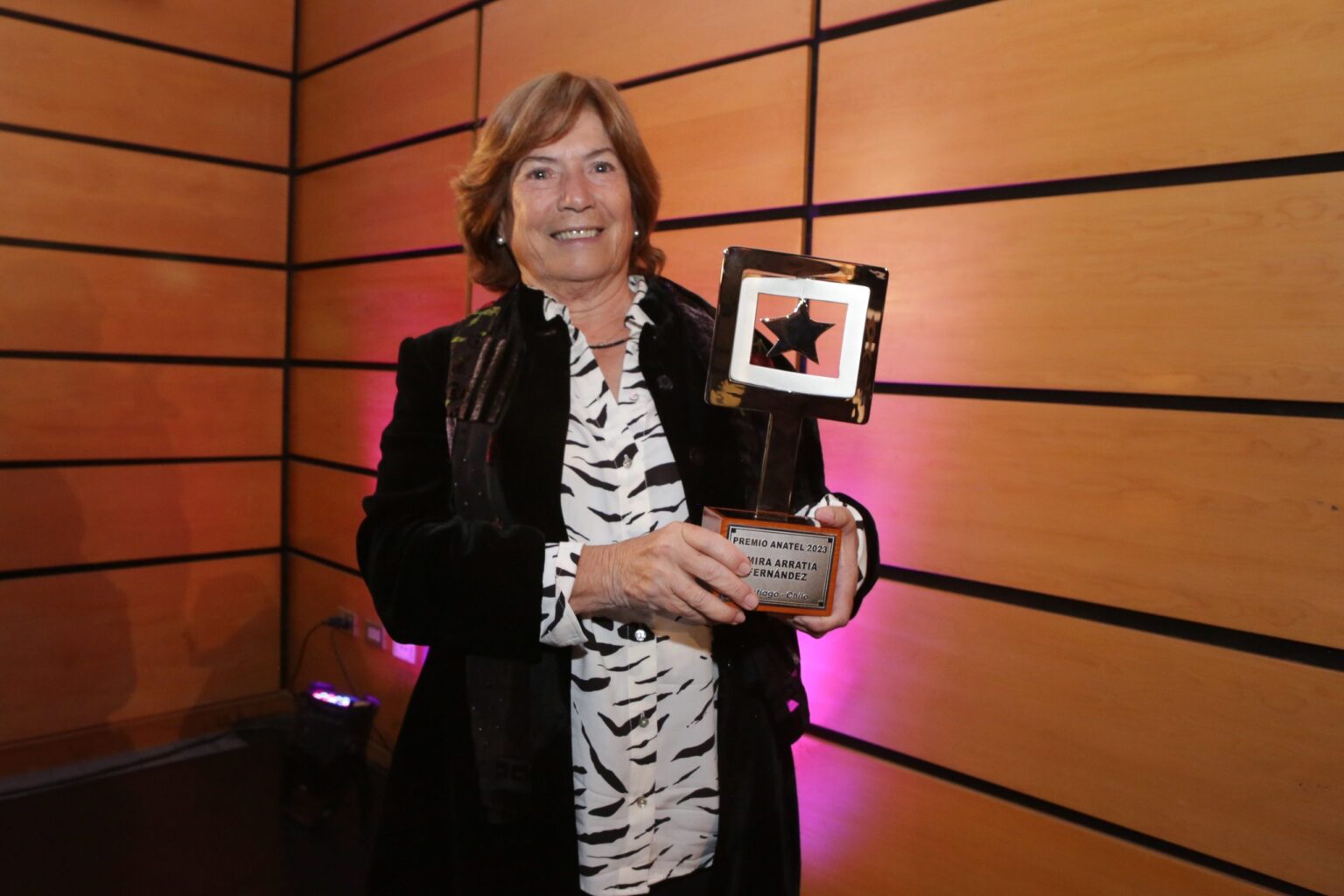 Una gigante en la preservación de nuestra memoria: Amira Arratia es reconocida con el Premio Anatel 2023