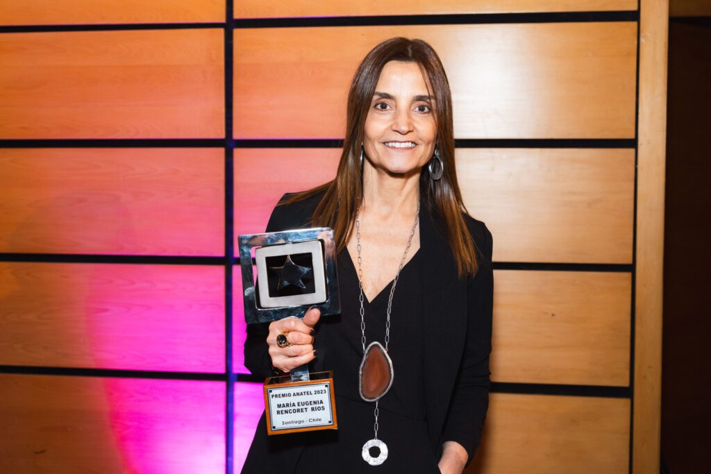 María Eugenia Rencoret recibe Premio Anatel 2023 por su trayectoria en el mundo de las telenovelas