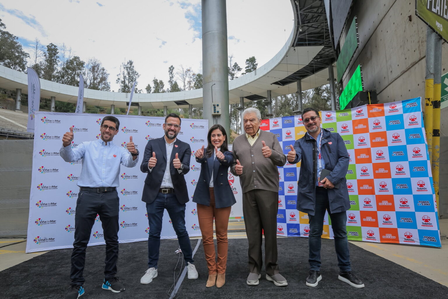 Don Francisco recorre la Quinta Vergara en la previa del programa televisivo de la Teletón 2023