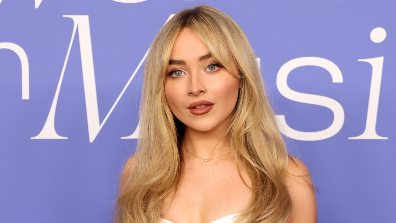 Sabrina Carpenter anuncia un especial navideño para Netflix