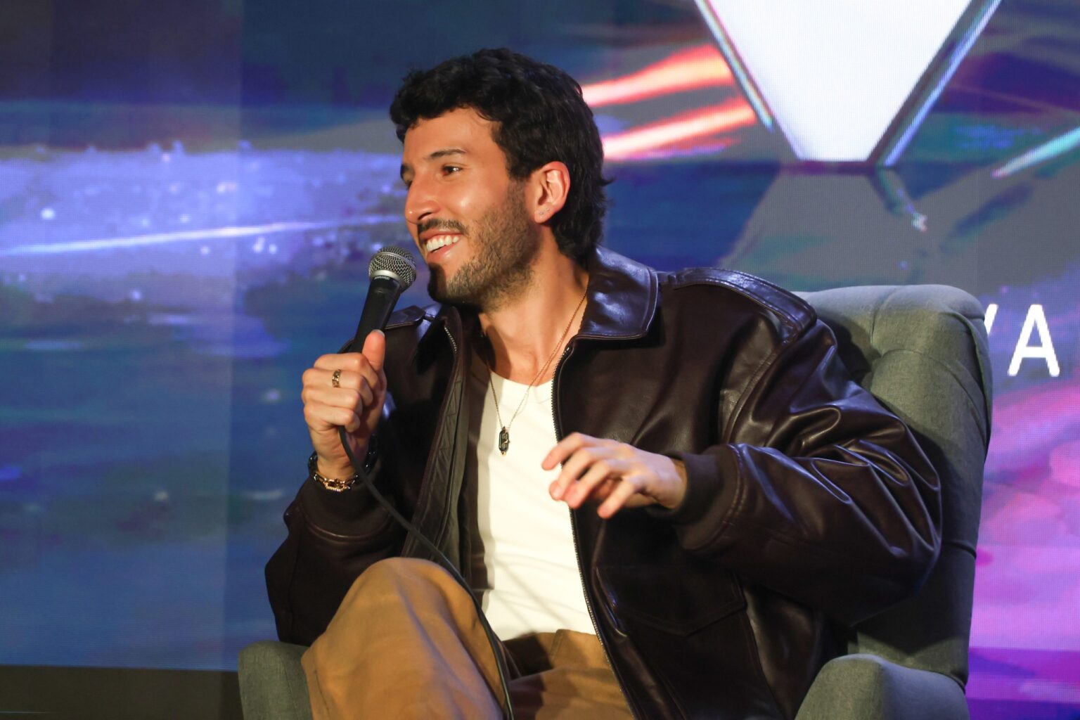 Sebastián Yatra regresa a Chile con su “Entre Tanta Gente Tour”: Fecha, recinto y detalles del show