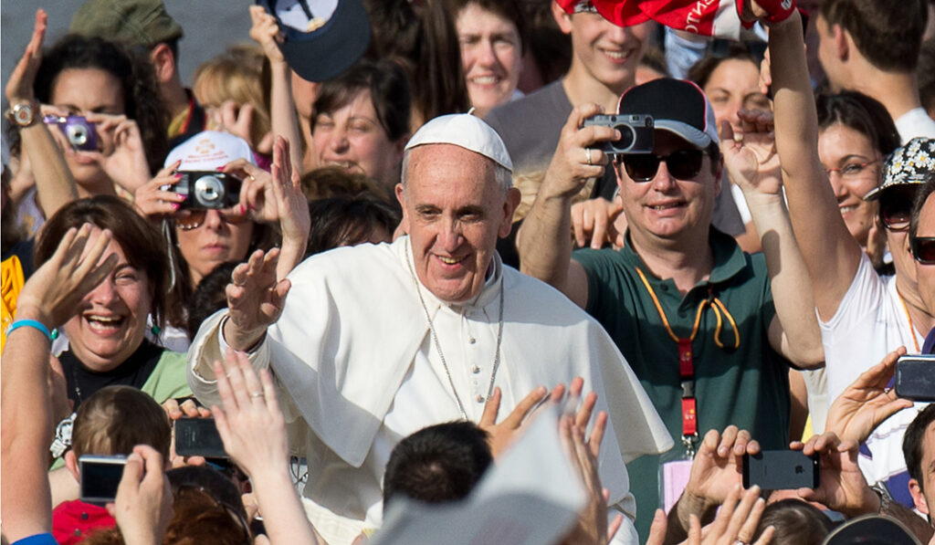 Tras la muerte del Papa Francisco: El 13 modifica su programación Canal 13 Papa Francisco