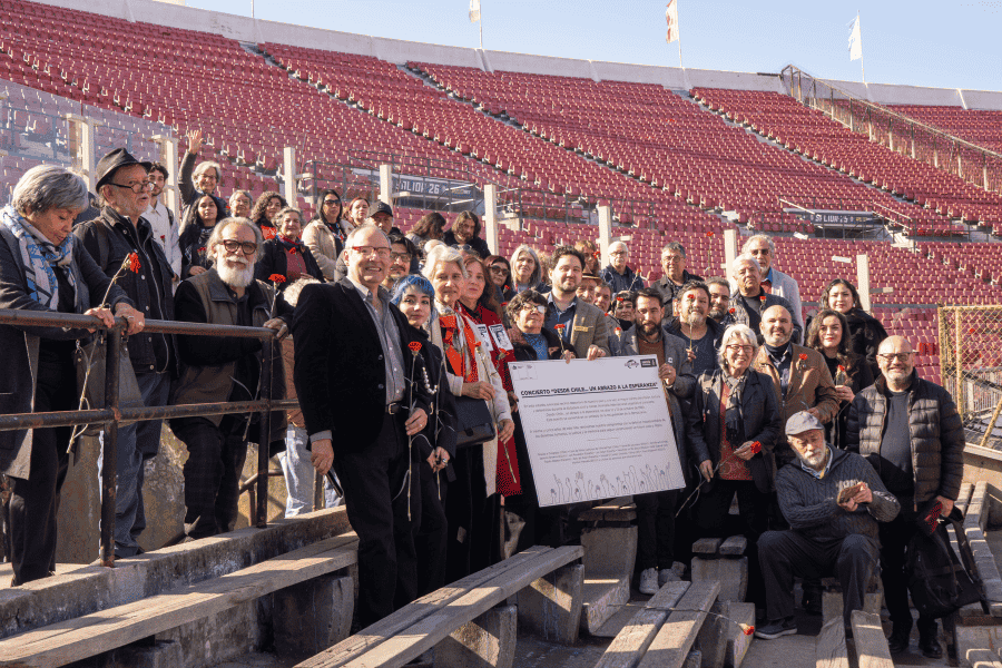 Amnistía Internacional inaugura placa conmemorativa de los 35 años del concierto “Desde Chile, un abrazo a la esperanza” 35 años Amnistía Internacional