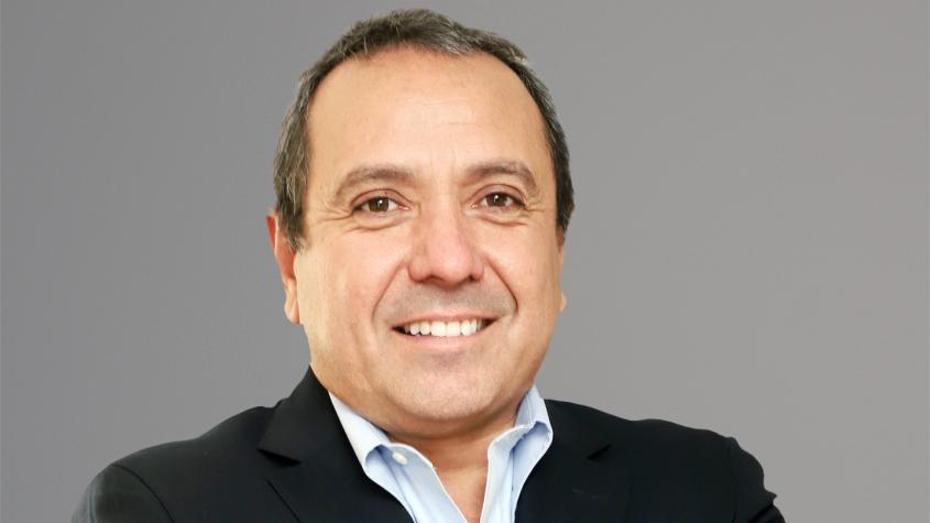 Reportaje de CHV Noticias vincula a director de Canal 13 con Granja de Bots Canal 13