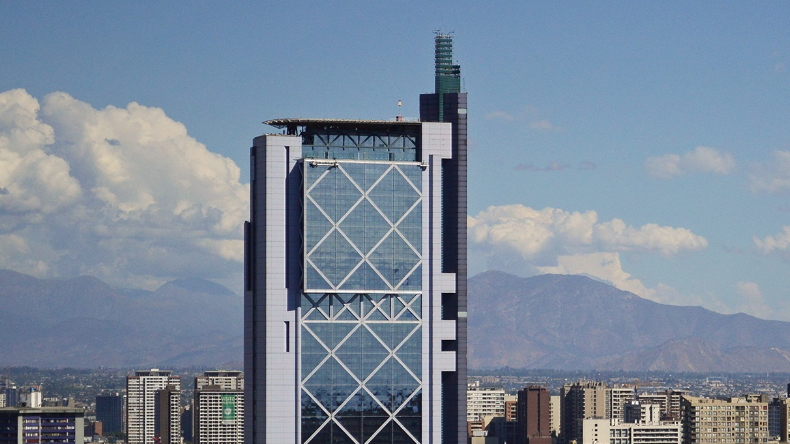 Telefónica confirma su retiro de Chile en medio de reestructuración global Telefónica dejará Chile