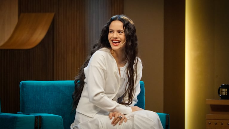 En la televisión de un país en crisis: Rosalía se presentó en el estelar argentino “Otro día perdido” Rosalía Otro Día Perdido