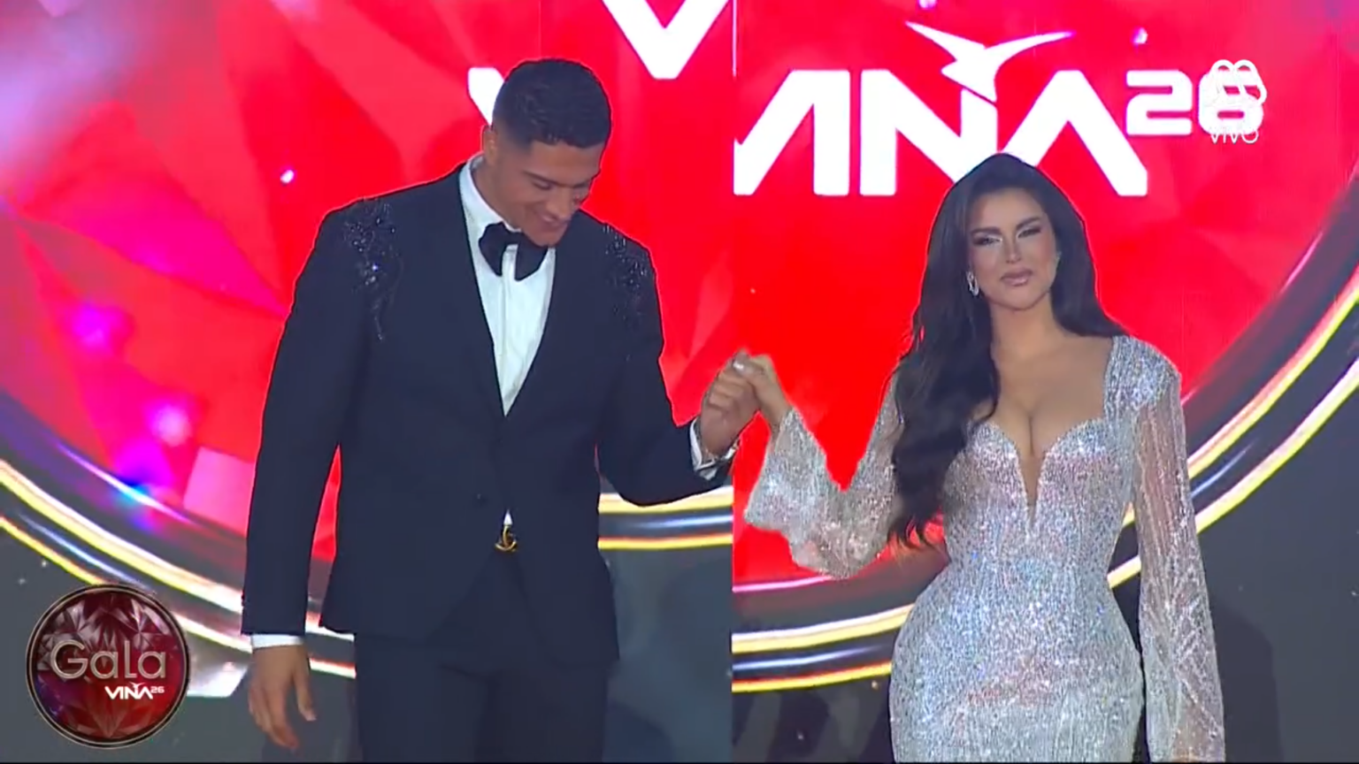 Emilia Dides y Sammis Reyes deslumbran en su paso por la Gala de Viña 2026 Emilia Dides Sammis Reyes