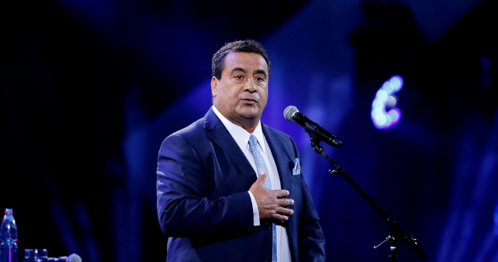 Investigan a Dino Gordillo por presunto beso no consentido a una menor en el Festival de Villa Alegre