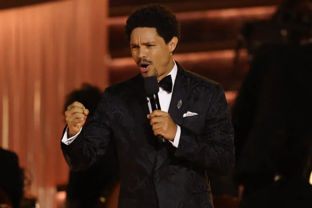 Trevor Noah incendia los Grammy 2026: Dardos a Nicki Minaj y la boda de Jeff Bezos Trevor Noah Grammy 2026