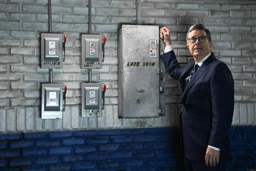 El amargo adiós de Stephen Colbert: luces, estrellas y la sombra de la censura corporativa en CBS Stephen Colbert