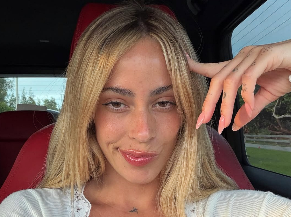 Tini Stoessel desata la euforia en Salta: Multitudinaria bienvenida en el hotel antes de su esperado show en el Martearena Tini Stoessel Salta