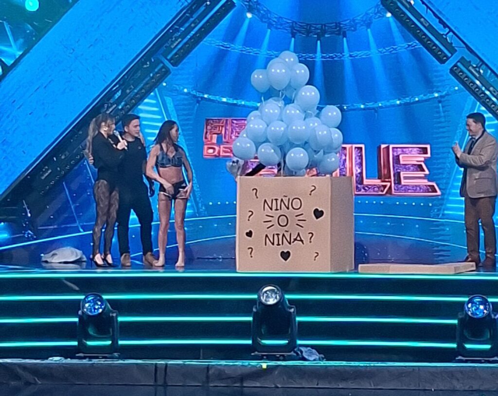 Vale Roth revela el sexo de su tercer bebé en vivo durante ‘Fiebre de baile’ Vale Roth