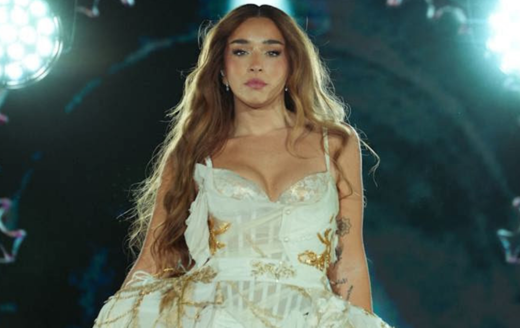 Lola Indigo inicia su gira “Romance de 1 Noche de Verano” con un monumental despliegue en Granada Lola Indigo