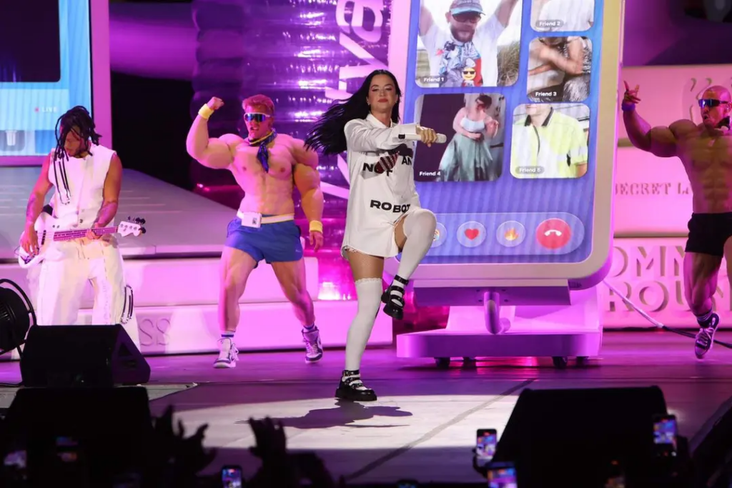 Katy Perry revoluciona el festival O Son do Camiño con un espectáculo futurista y grandes éxitos Katy Perry