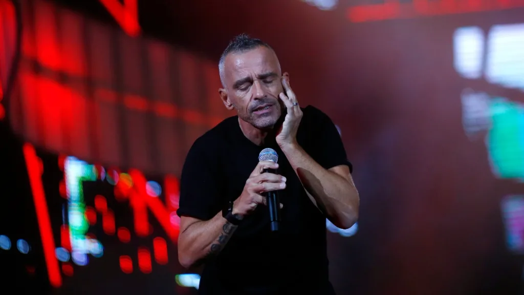 Son humanas situaciones: Eros Ramazzotti aplaza su concierto en Chile hasta 2027 por cirugía vocal Eros Ramazzotti