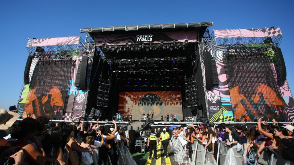 Lollapalooza Chile 2027 revela cartel con Charli XCX y Travis Scott Lollapalooza Chile 2027