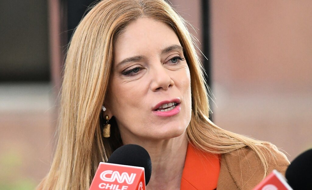 Con disparos al aire: Periodista Mónica Rincón sufre violenta encerrona en plena Autopista Central Mónica Rincón